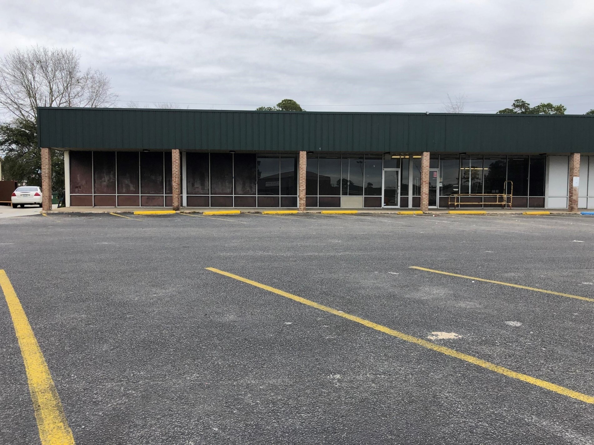 3500 Main St, Moss Point, MS 39563 Retail Property for Sale