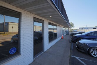 8409-8419 NE Center Dr, Minneapolis, MN for lease Building Photo- Image 1 of 25