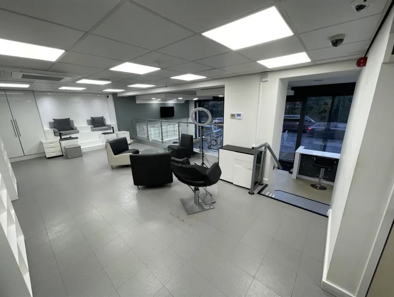 172-174 Harrogate Rd, Leeds for lease - Interior Photo - Image 2 of 10