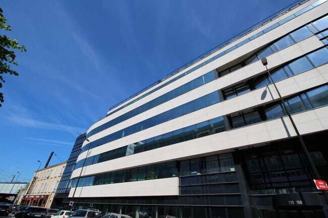 Location Bureaux 158 m² à 2 461 m²