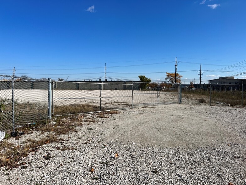 1601 Hubbard Ave, Batavia, IL for sale - Building Photo - Image 2 of 6