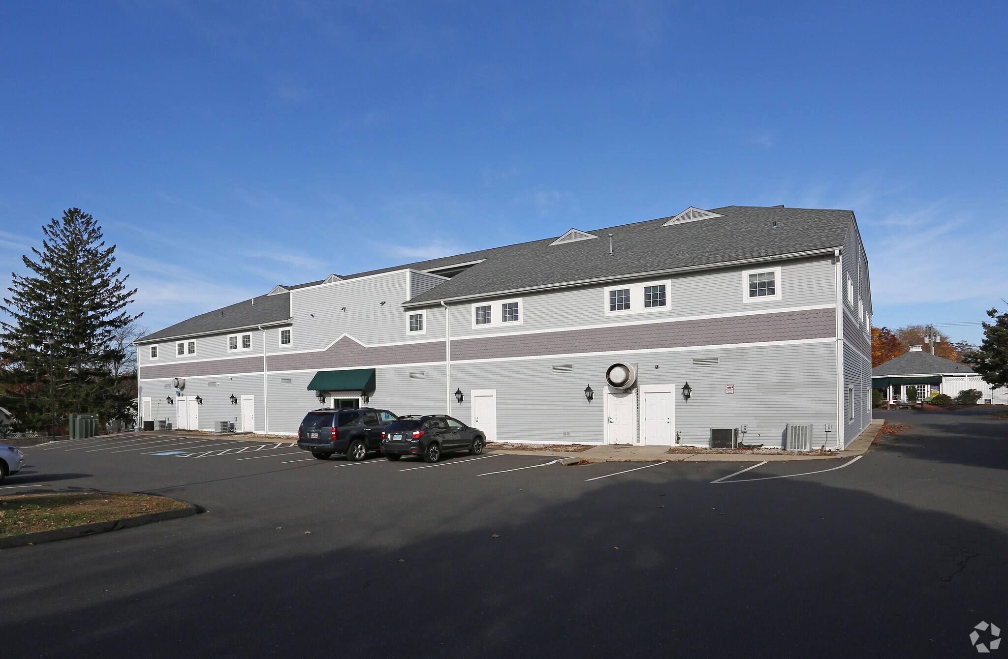 42 E High St, East Hampton, CT 06424 Lakeview Court