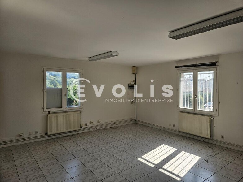 19 Rue Du 8 Mai 1945, Pecqueuse for sale - Interior Photo - Image 3 of 8