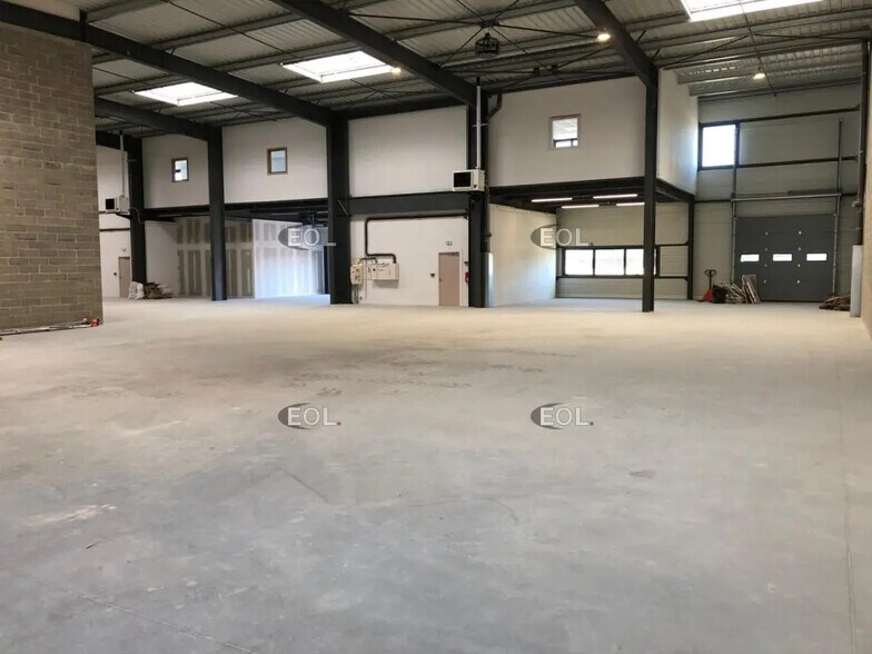 Flex in Conflans-Sainte-Honorine for lease - Building Photo - Image 2 of 8