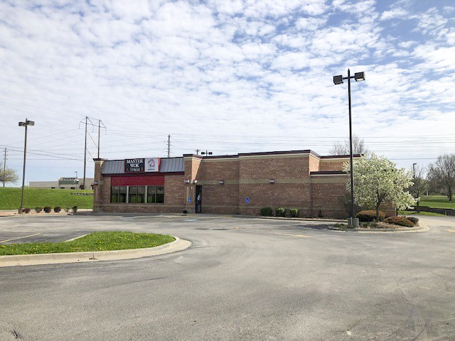 1100 NE Douglas St, Lees Summit, MO for lease - Building Photo - Image 2 of 6