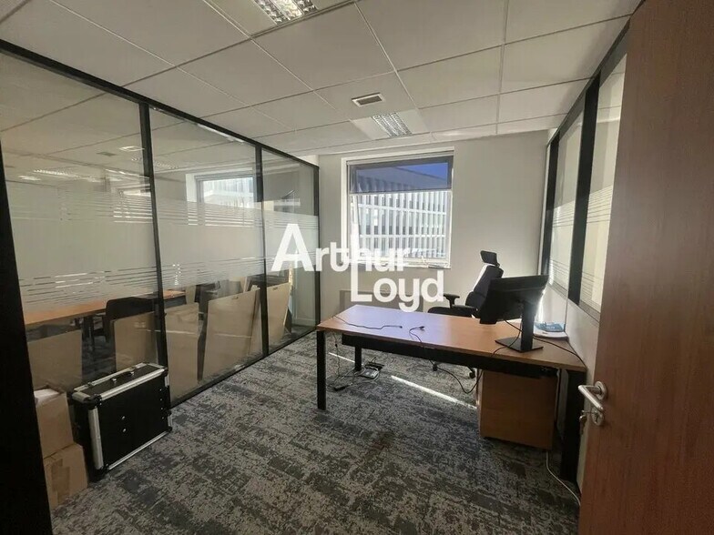 Office in Nice for lease - Interior Photo - Image 3 of 11