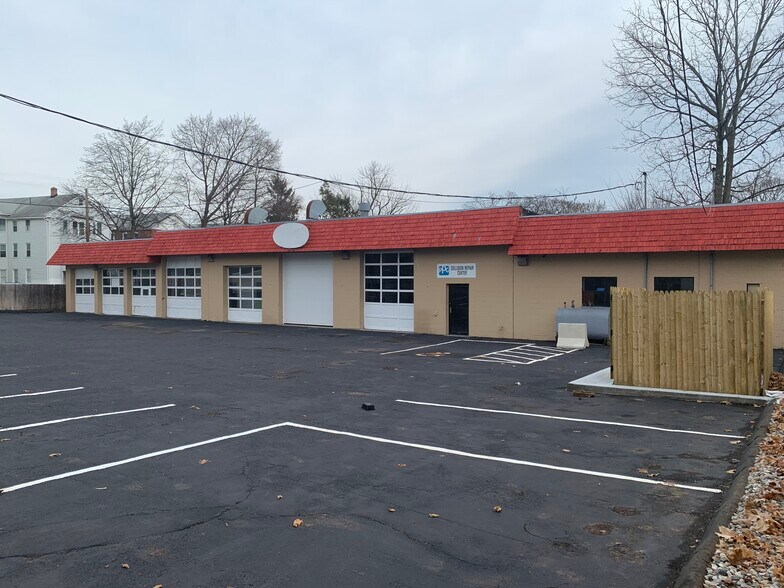 16 Wakefield Ct, New Britain, CT for sale - Building Photo - Image 1 of 1