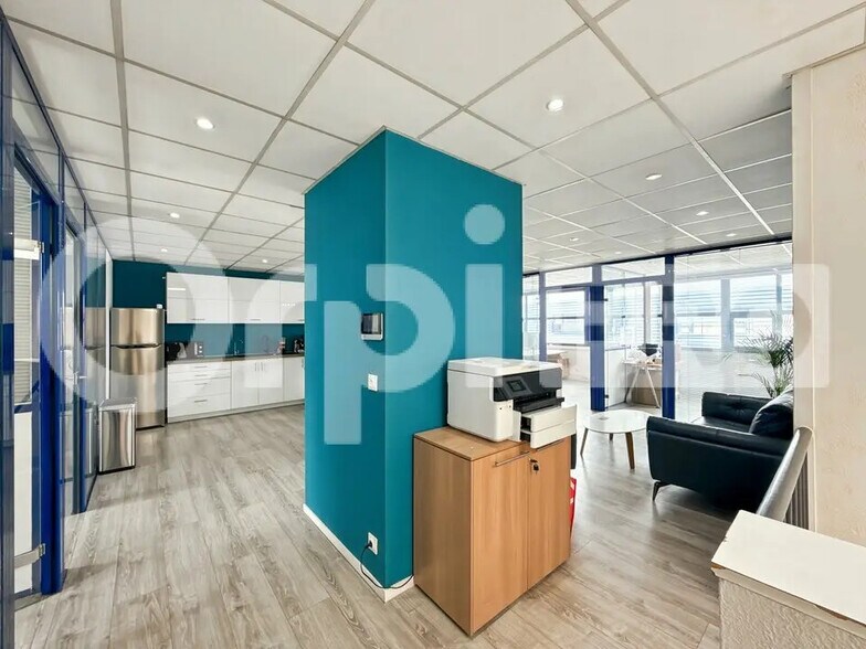 Flex in Sainte-Geneviève-des-Bois for sale - Interior Photo - Image 2 of 12