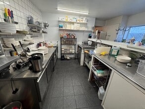 19 Cliff Ter, Margate for lease Interior Photo- Image 2 of 8