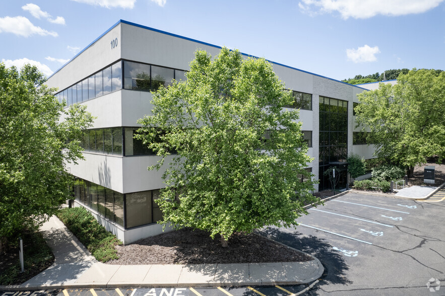 100 Corporate Dr, Mahwah, NJ for lease - Building Photo - Image 1 of 8