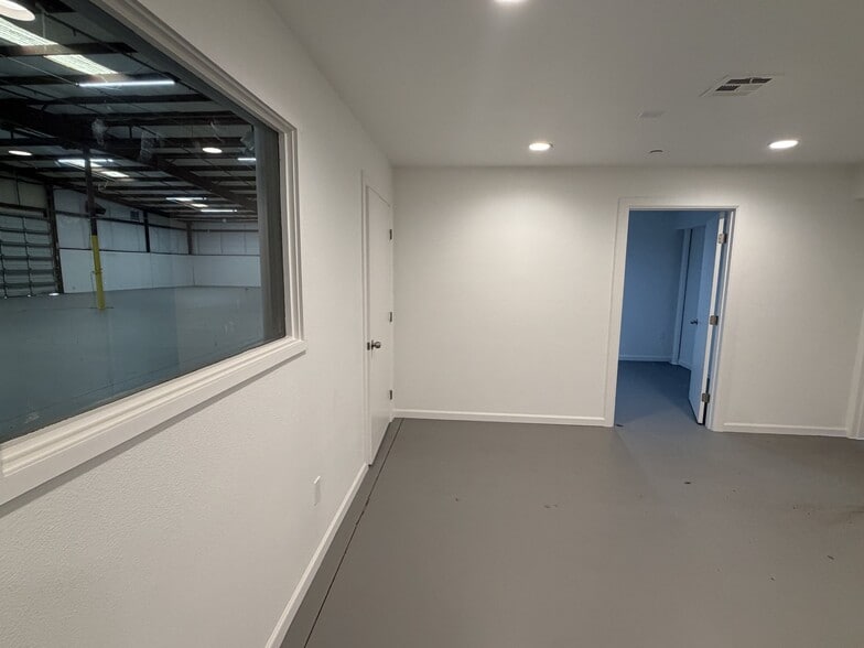 1711 E Jackson St, Phoenix, AZ for lease - Building Photo - Image 2 of 25