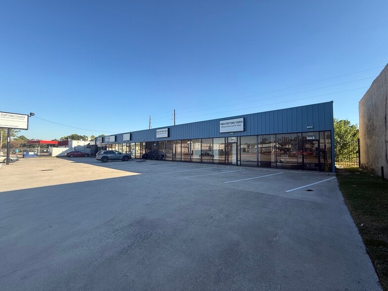 527 Barren Springs Dr, Houston, TX for lease - Building Photo - Image 2 of 4