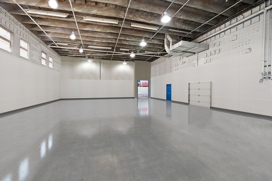 5575 Boul Metropolitain E, Montréal, QC for lease - Interior Photo - Image 1 of 32