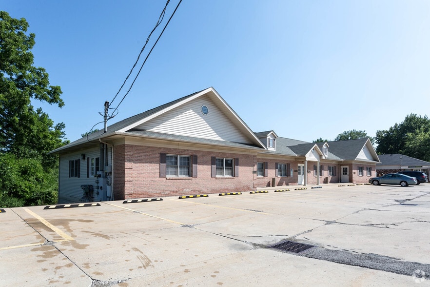 160 Cleveland St, Elyria, OH for lease - Building Photo - Image 3 of 14
