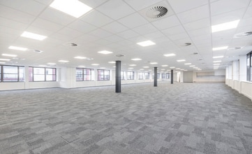 Railway Approach, Wallington for lease Interior Photo- Image 1 of 6