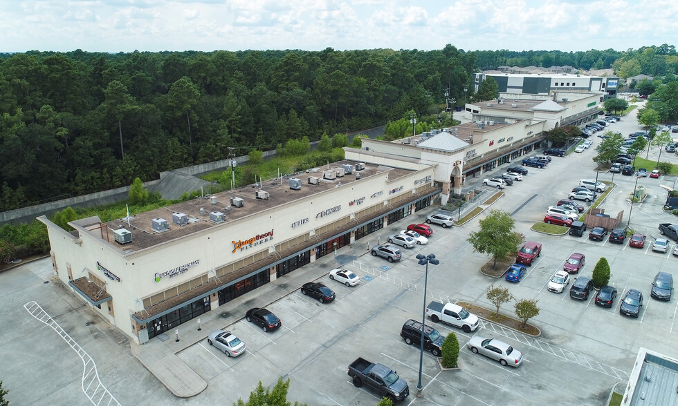 2105-2129 W Davis St, Conroe, TX for lease - Building Photo - Image 3 of 18