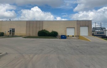 721 N Great Southwest Pky, Arlington, TX for lease Building Photo- Image 1 of 6