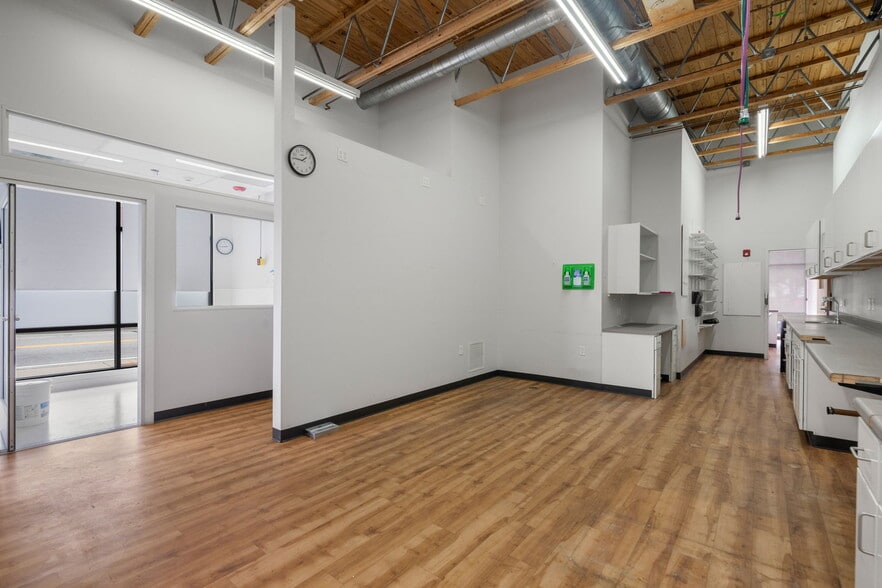 347-351 Main St, Watertown, MA for lease - Interior Photo - Image 2 of 16