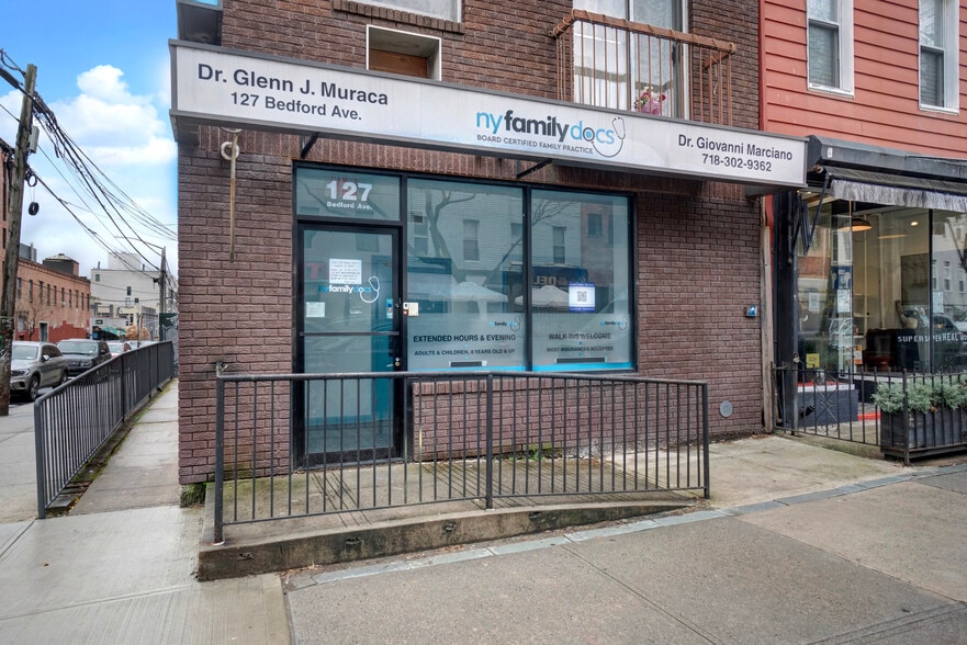 127 Bedford Ave, Brooklyn, NY for lease - Primary Photo - Image 1 of 12