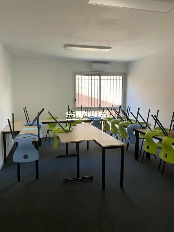 Office in Marseille for lease Interior Photo- Image 1 of 2