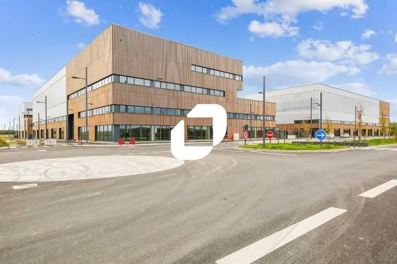 Retail in Tremblay-en-France for lease - Building Photo - Image 1 of 35