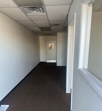 16601 N 25th Ave, Phoenix, AZ for lease Interior Photo- Image 2 of 8