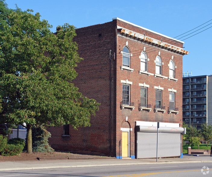 2917 Gilbert Ave, Cincinnati, OH for sale - Building Photo - Image 2 of 2