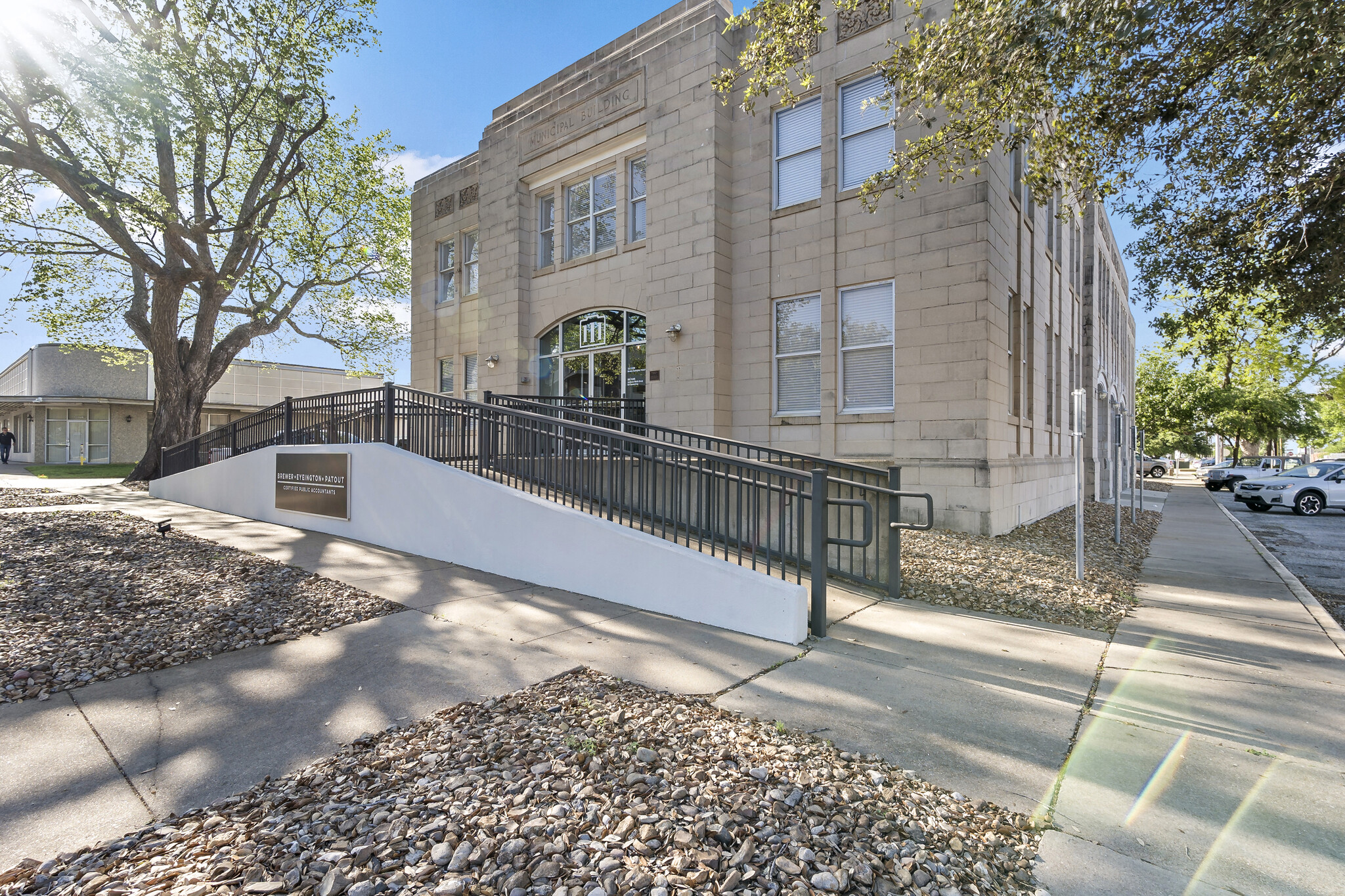 111 E 27th St, Bryan, TX for lease Building Photo- Image 1 of 7