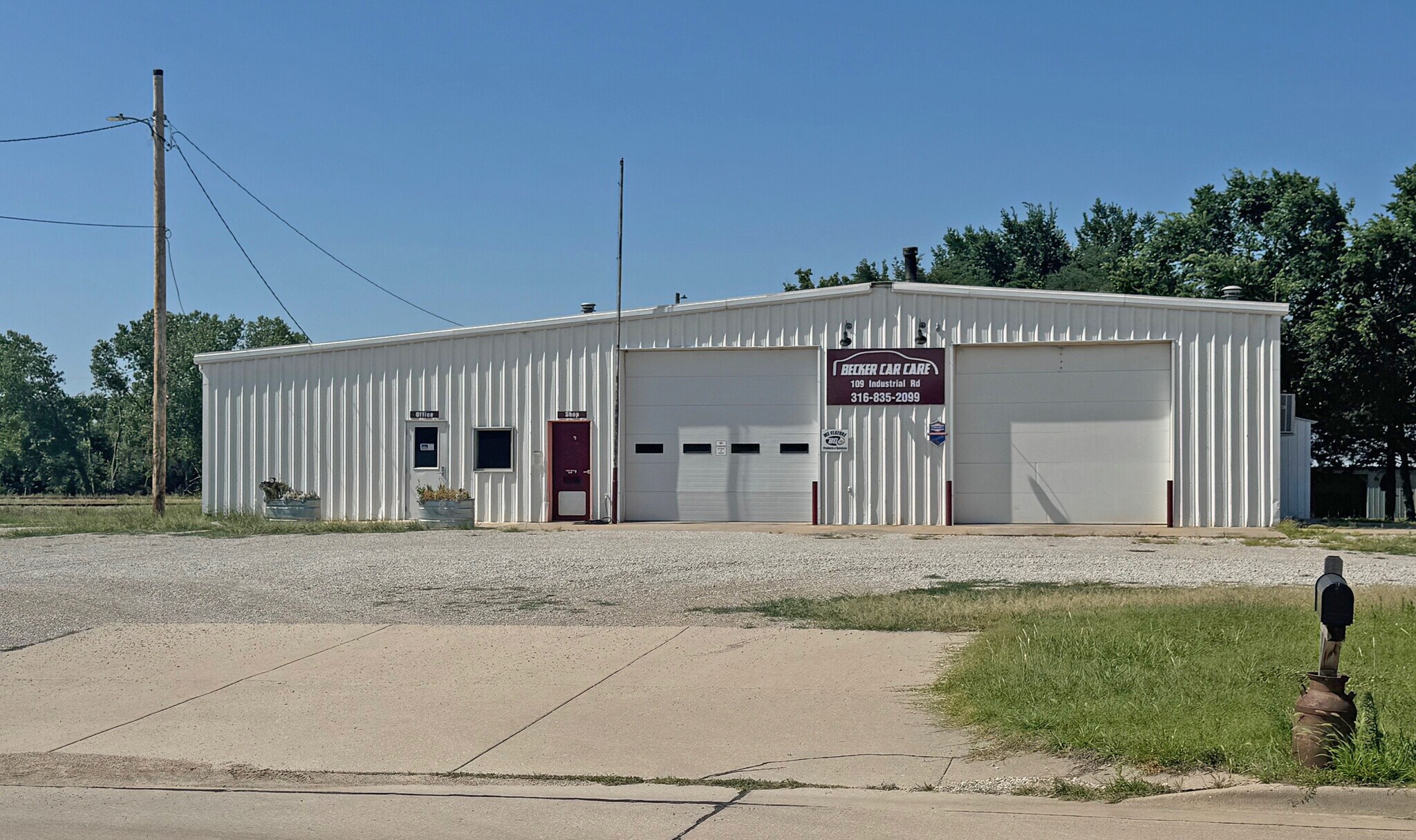109 Industrial Rd, Halstead, KS for sale Primary Photo- Image 1 of 1