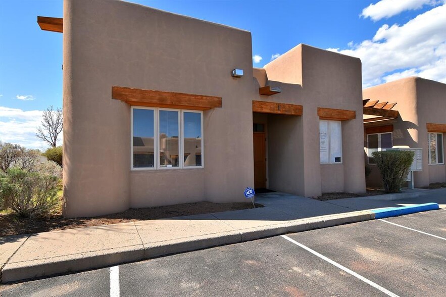 5 Caliente Rd, Santa Fe, NM for sale - Building Photo - Image 1 of 16