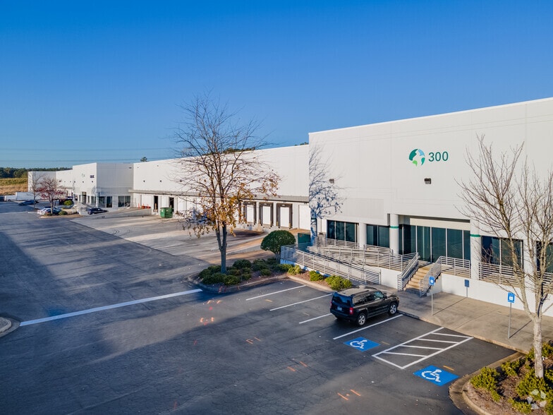 3105 Sweetwater Rd, Lawrenceville, GA for lease - Primary Photo - Image 1 of 4