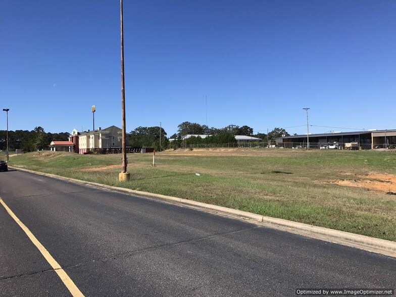 105A Holiday Ln, MS 39648