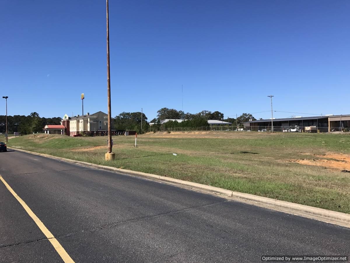 105A Holiday Ln, MS 39648