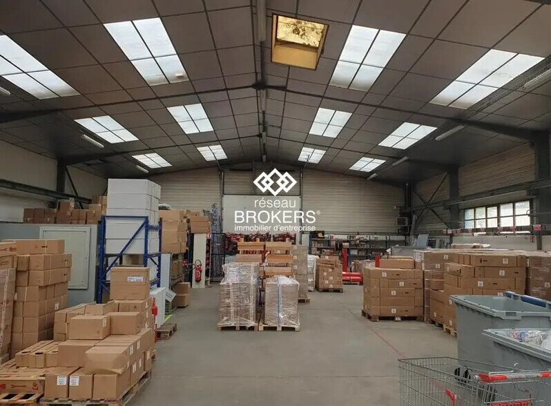 Flex in Nantes for lease - Interior Photo - Image 2 of 4