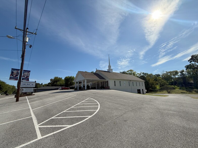 438 W Race St, Kingston, TN for sale - Primary Photo - Image 1 of 12