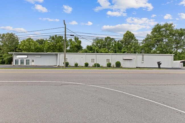 More details for 1094 N Main St, Ashland City, TN - Flex for Sale