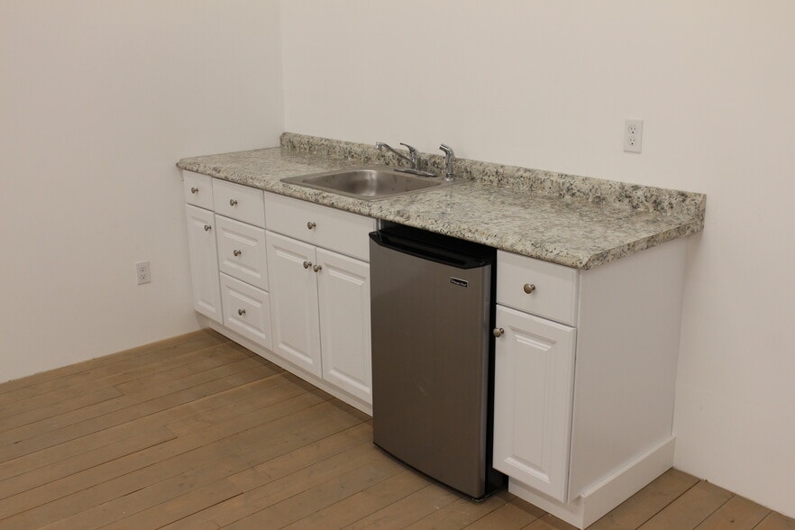 1929 Baltic Way, Ferndale, WA for sale - Interior Photo - Image 3 of 9