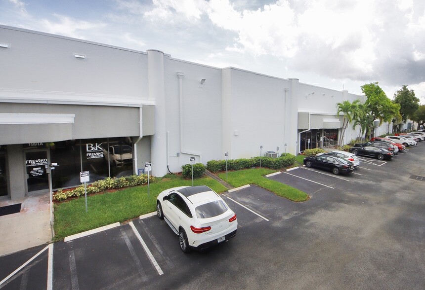 5553 Anglers Ave, Fort Lauderdale, FL for lease - Building Photo - Image 3 of 7