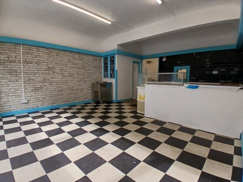 4 Boot Way, Burnley for lease - Interior Photo - Image 3 of 7