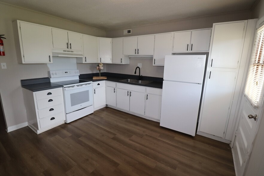 118 Broadhurst Rd, Jacksonville, NC for sale - Building Photo - Image 2 of 12