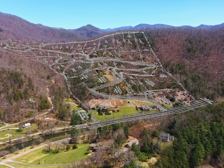 99999 Mountain Sky Dr, Cullowhee, NC 28723