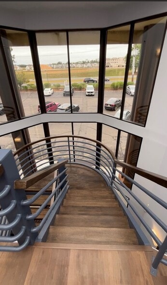 151 Highway 33, Manalapan Township, NJ for lease - Building Photo - Image 2 of 9