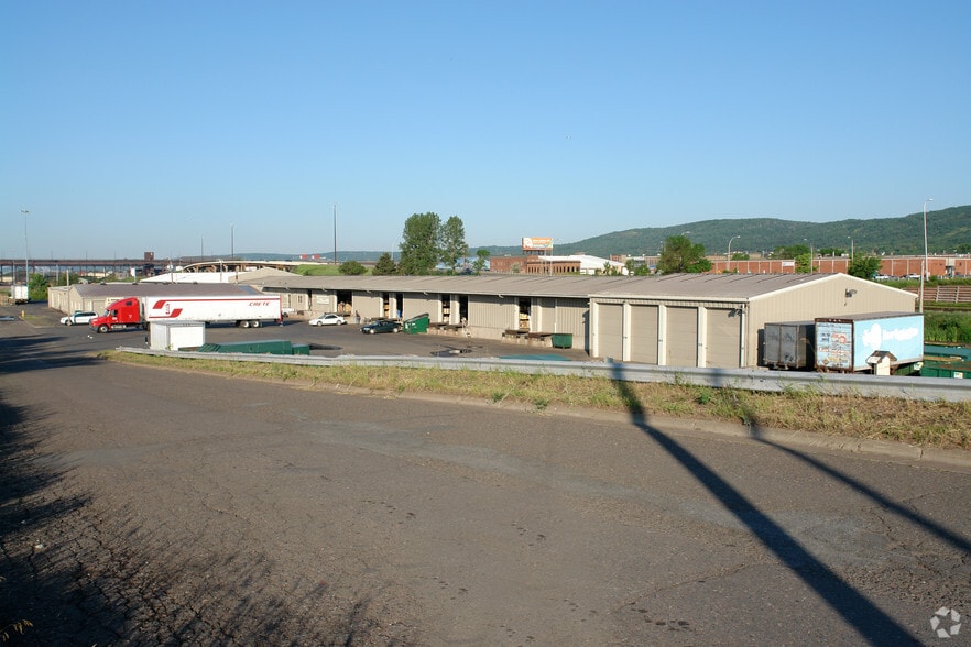 2701-2715 Courtland St, Duluth, MN for sale - Building Photo - Image 2 of 9