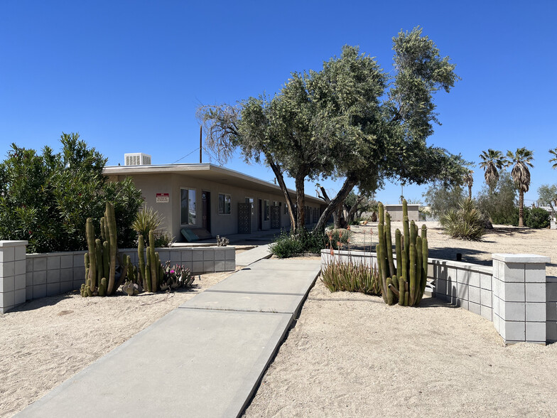 73636 Cactus Dr, Twentynine Palms, CA for sale - Primary Photo - Image 1 of 12