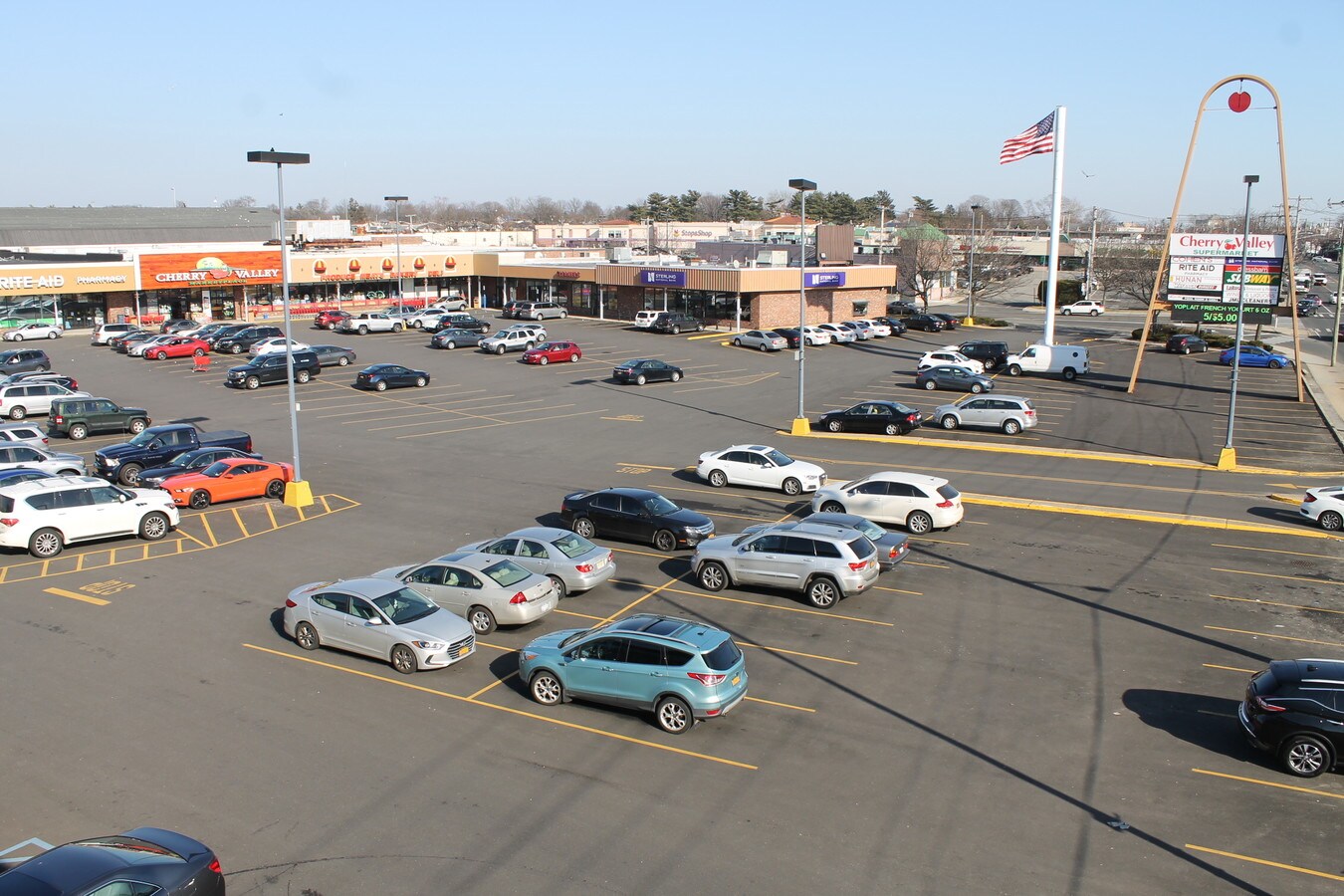 490520 Hempstead Tpke, West Hempstead, NY 11552 Retail Stores Busy