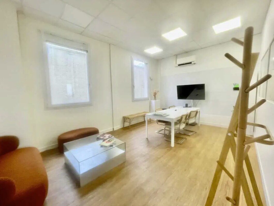 6 Rue De Valmy, Montreuil for lease Interior Photo- Image 1 of 3