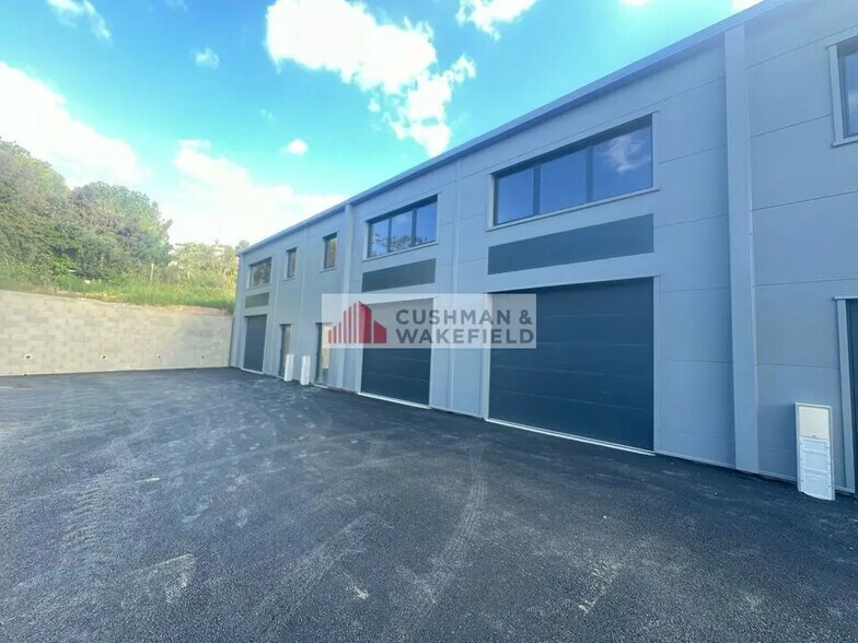 Flex in Nîmes for lease - Building Photo - Image 2 of 3