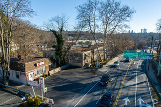 690 N Broadway, White Plains, NY - aerial  map view