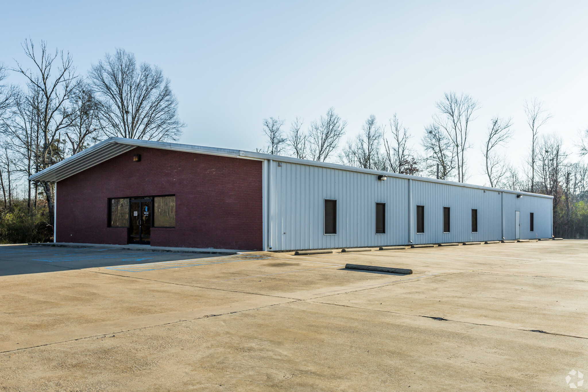 1510 Munsford Dr, New Albany, MS for lease Primary Photo- Image 1 of 4