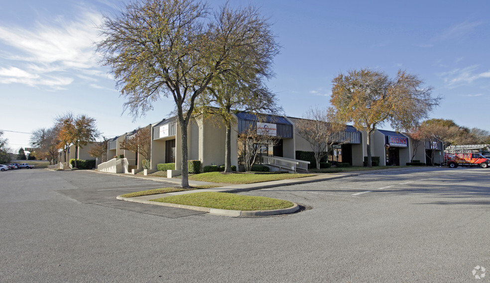 2500 E Randol Mill Rd, Arlington, TX for lease - Building Photo - Image 3 of 3